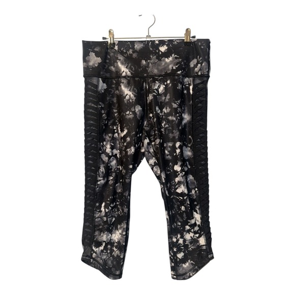 Lululemon Sunshine Saluatation Crop Black/White, Size 12 - Picture 2 of 11